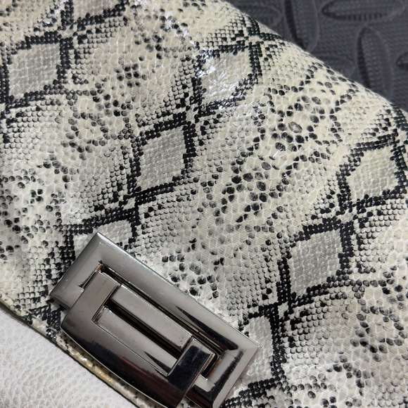 Kardashian Kollection Women's Black Snake Print Zipper Pockets Crossbody Purse - Picture 3 of 16